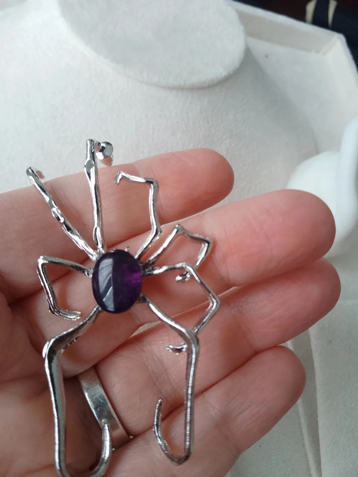 Boucle d'oreille araignée argentée pierre améthyste